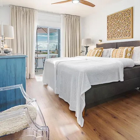 Ma - Elegant With Sea Views Apartman *