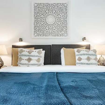 Ma - Elegant With Sea Views شقة
